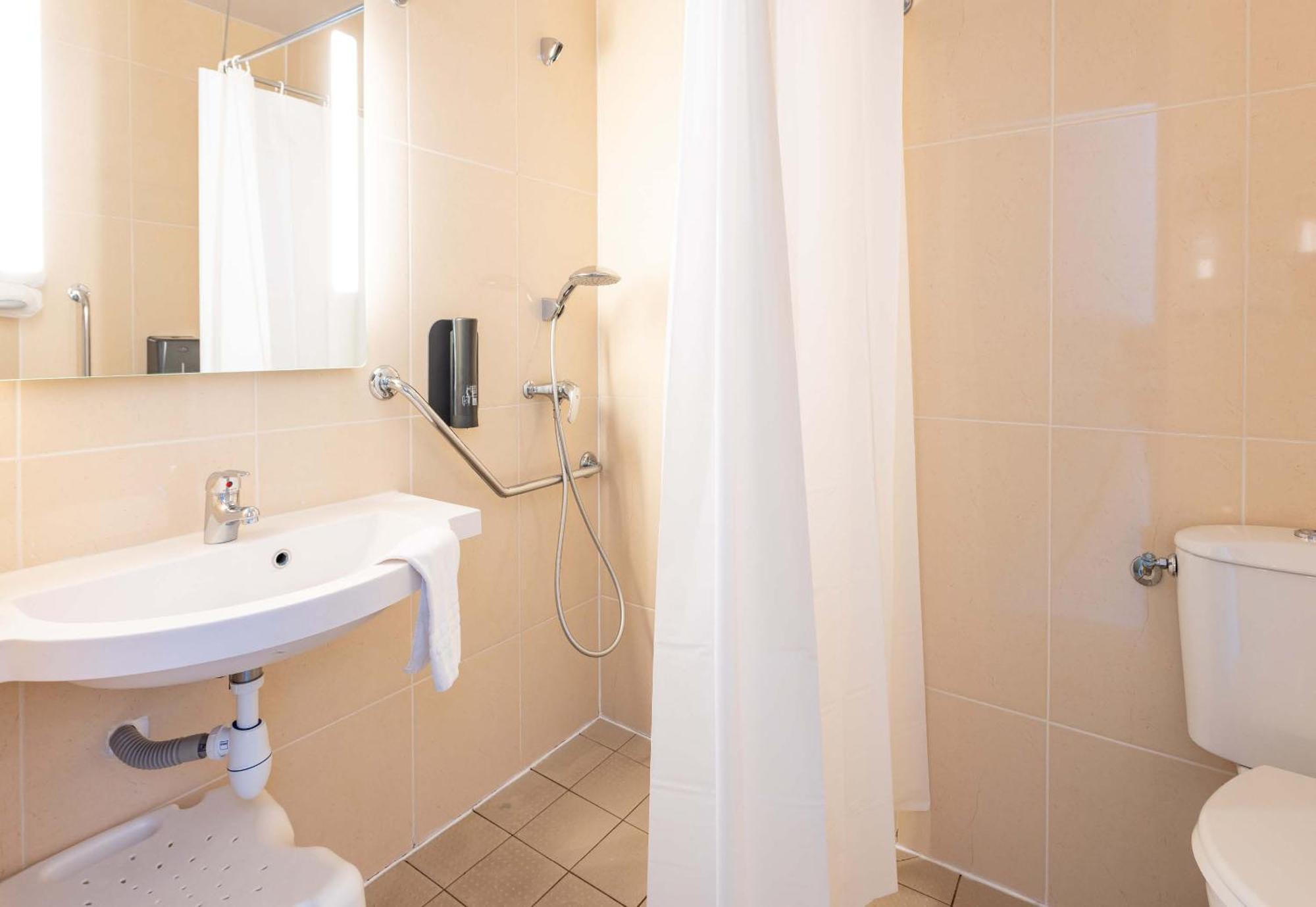 B&B Hotel Rennes Est Cesson Sevigne Exteriör bild